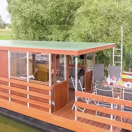 Hafen Botel 3*