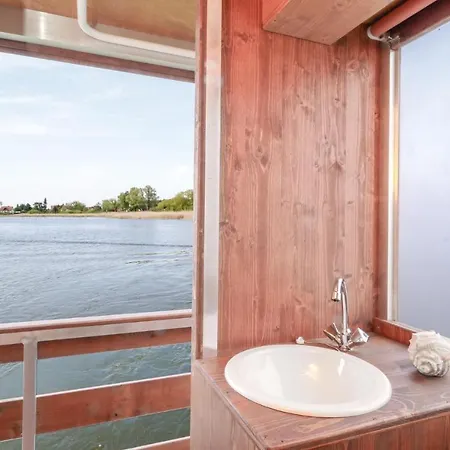 Hafen Botel 3*